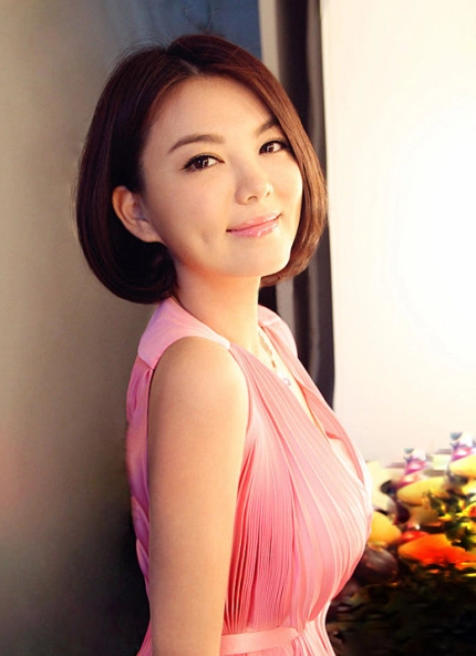 曾经的湖南卫视金牌主持人,转行成商业女强人,李湘的选择值得吗?