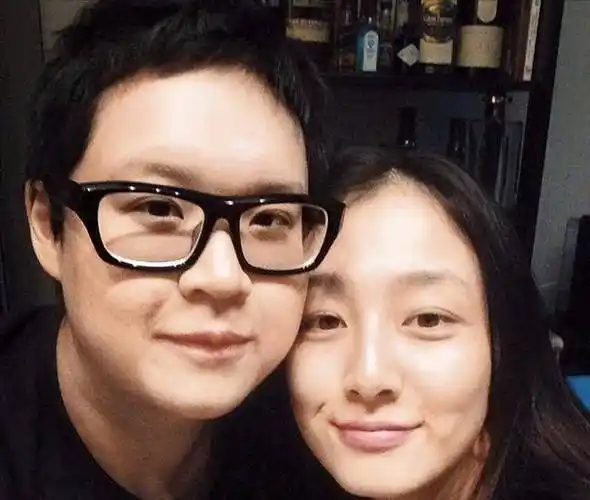 两次离婚,65岁仍单身,女儿打扮男性化,为护母成同性恋_叶聪豪_印尼