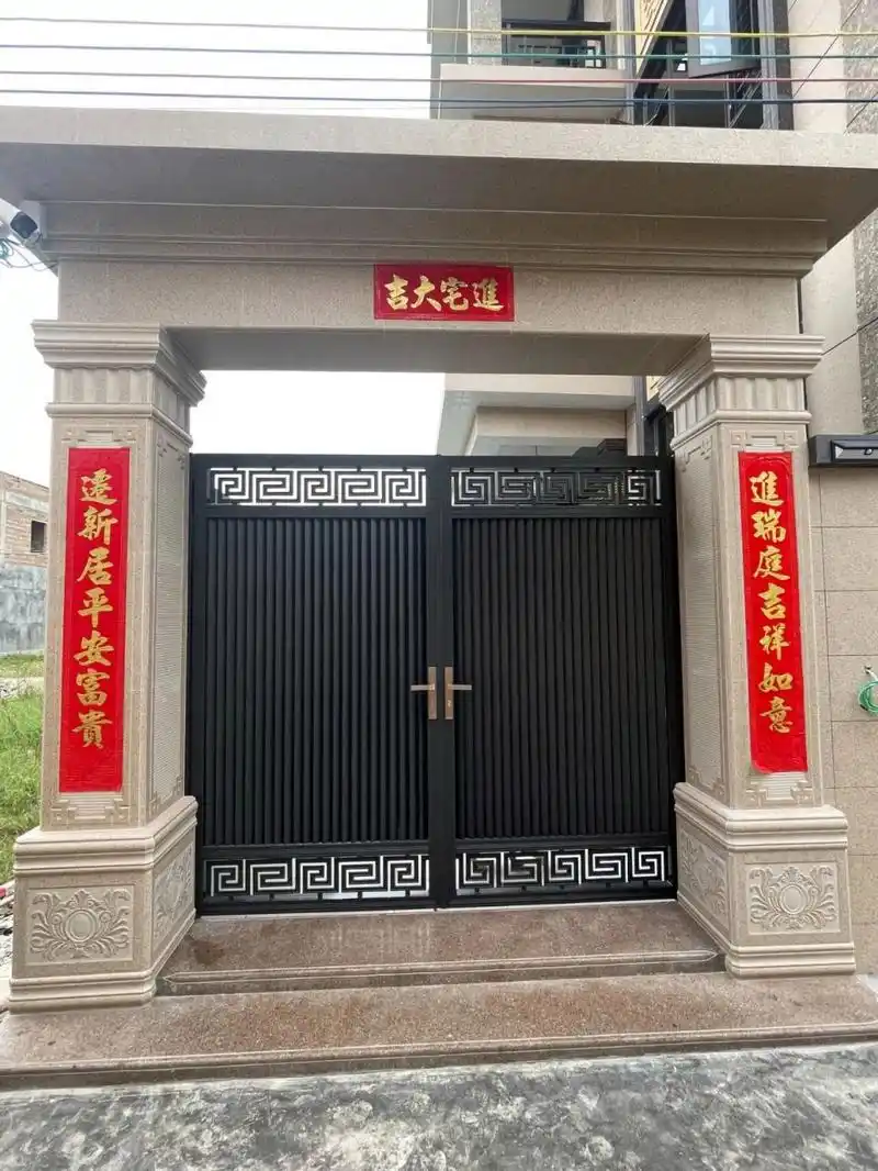 庭院大门,细节感满满 挑选了好久,这款大门的设计透风,庭院空间不大