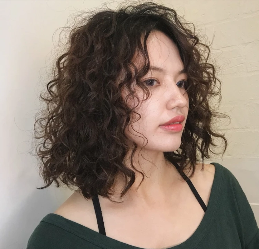 细软少发质的女性,发型这样烫,时尚洋气有气质_头发