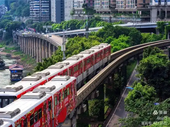 轻轨,成为重庆一道独特的风景线和城市名片.