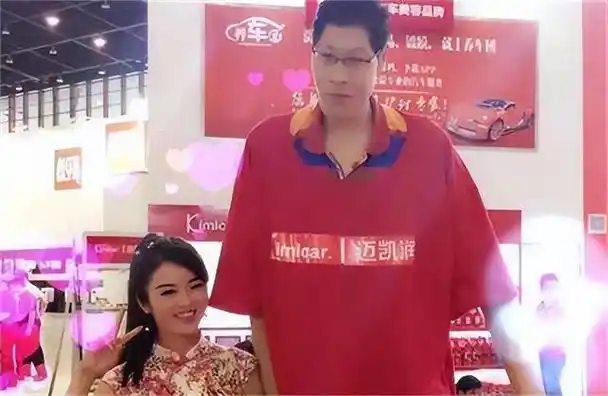 回顾亚洲巨人张俊才身高242米结婚24年没要孩子如今怎样了