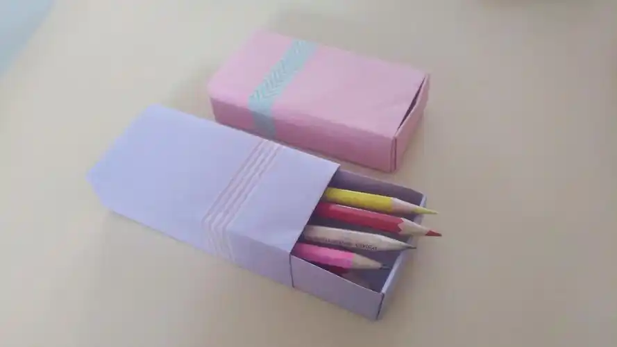 教你用纸折出来的文具盒,做法很简单,手工折纸视频教程