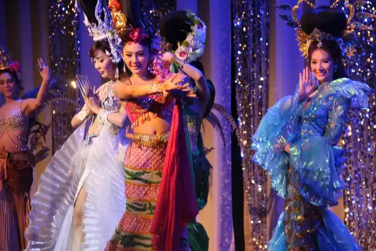 泰国秀场:没有庸俗不堪,充满艺术和高贵,女性看了也会怦然心动!