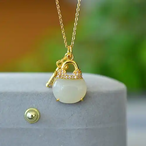 阿里拍卖捡漏古法金镶嵌和田玉包包时尚玉吊坠项链玉坠送证书