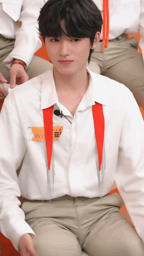 宋亚轩被吓得人仰马翻