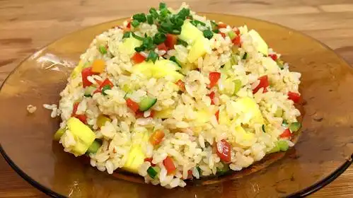 炒米饭别用老方法做,加这种水果,好吃又好看,做法超简单