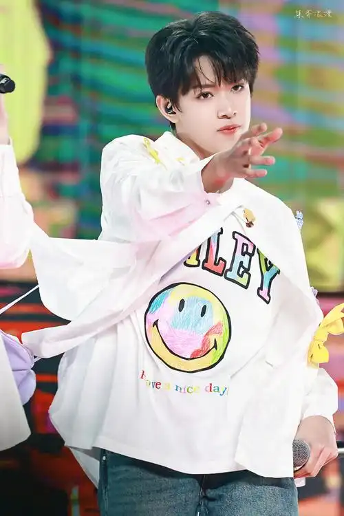 张极[超话]#78#张极 时尚焦点icon#蝴蝶效应