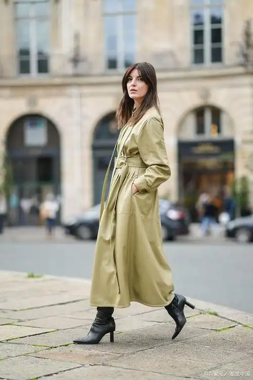 女人春季风衣怎么穿搭才气质?牢记这4点,不仅时髦还显年轻
