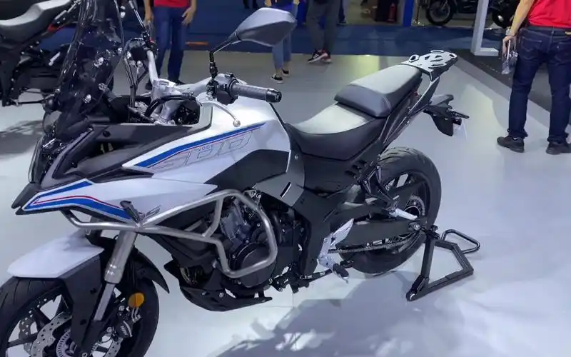 国产隆鑫无极摩托车新款500ac.300gy.300ds等车型重庆摩博会车展