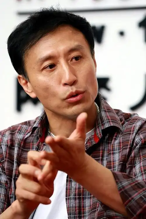 回顾王洛勇与丁宁一见钟情婚后闯美国16年感恩妻子照顾家庭