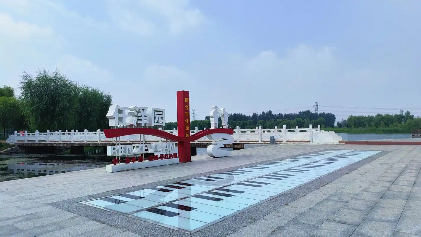 邢台大陆泽湿地,波光潋滟垂柳夹岸,荷花满塘芦蒲护堤