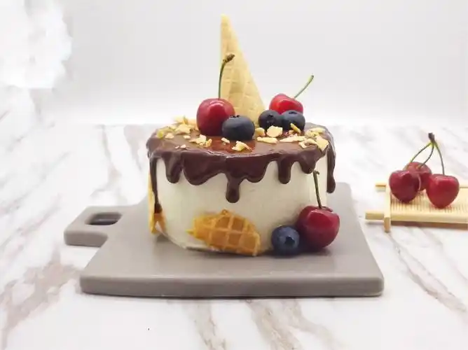 4寸迷你小蛋糕,新鲜水果夹心3层,芒果➕哈密瓜,68元一个,圆形直径10