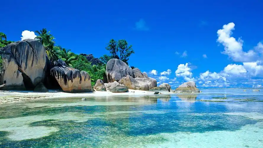 首页 桌面壁纸 蓝色大海高清自然风光亮丽高清壁纸上一张下一张查看