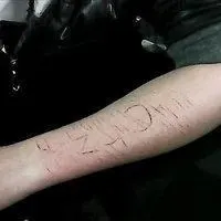 带血的伤感自残头像图片大全点击鼠标右键下载