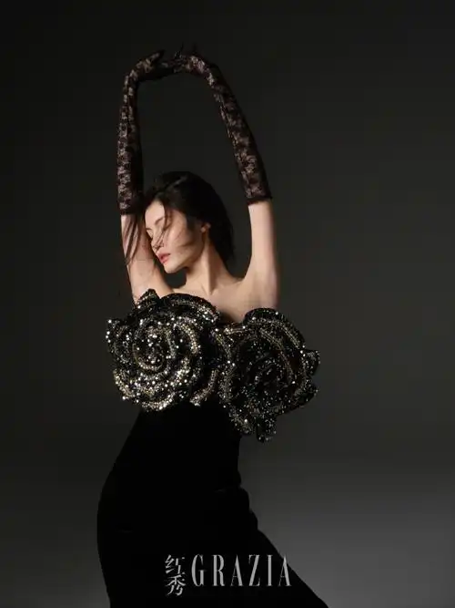 何穗奚梦瑶赵佳丽潘浩文红秀封面