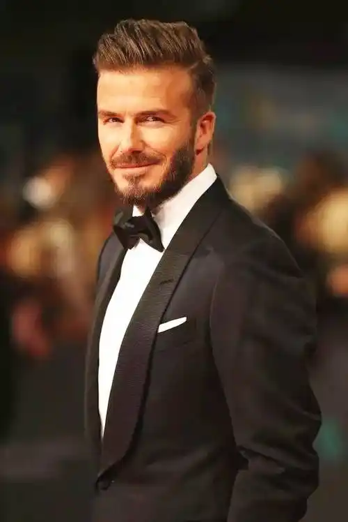 足坛巨星在家地位如何?贝克汉姆被家人拖累,梅西变拎鞋小弟