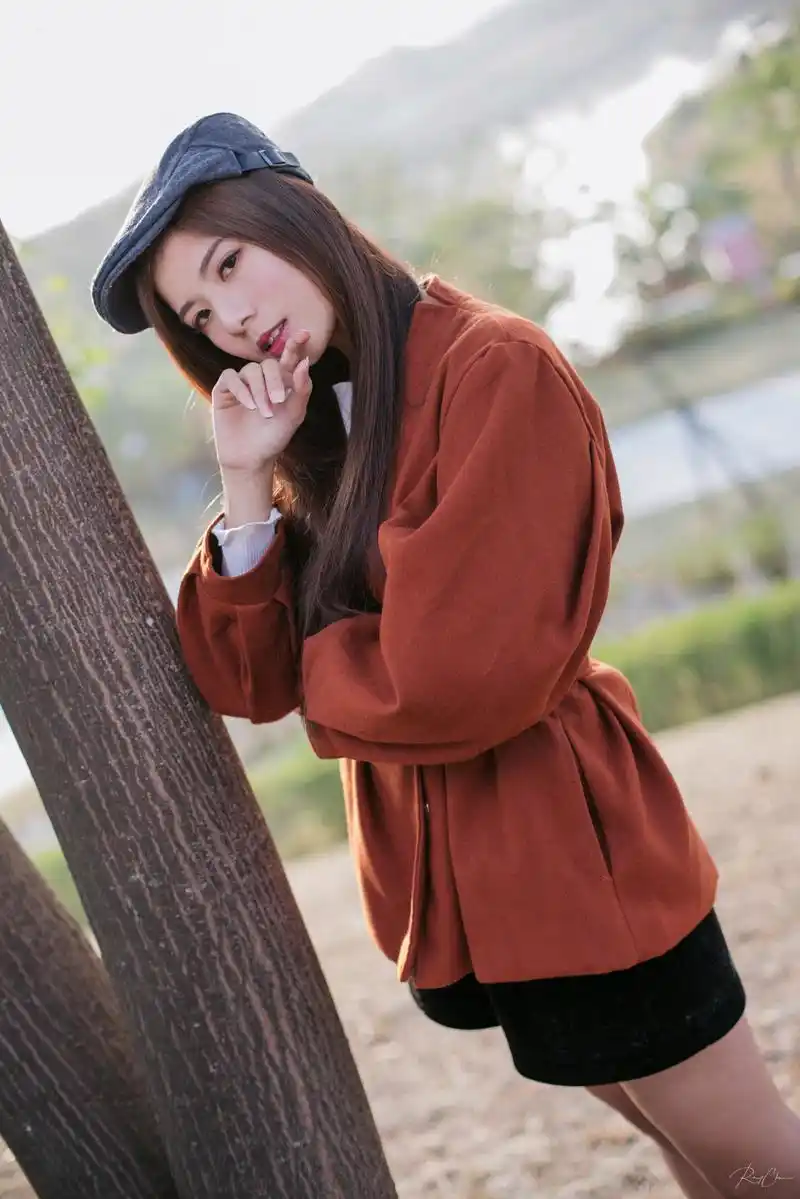 鸭舌帽大美女方唯真