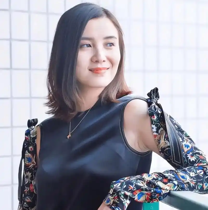 助我上热门# 大宋佳,小宋佳,一个比一个美丽性感.