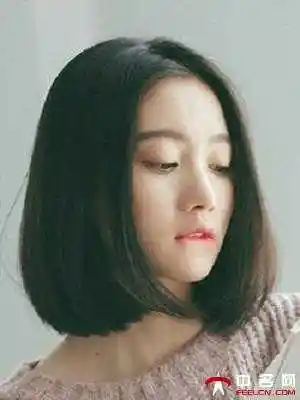 干净利落的线条,造型清爽又自然大方,很显女生端庄的气质