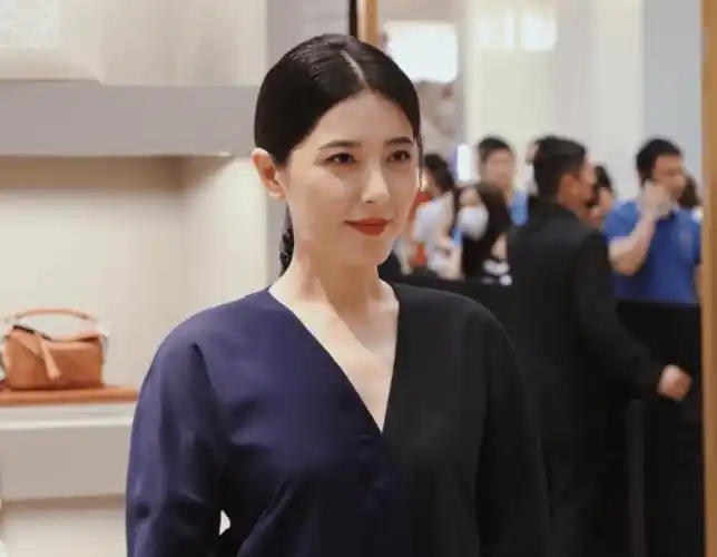 都说中戏第一女子曾黎"不上镜",看到这组无修图,我信了_镜头_五官