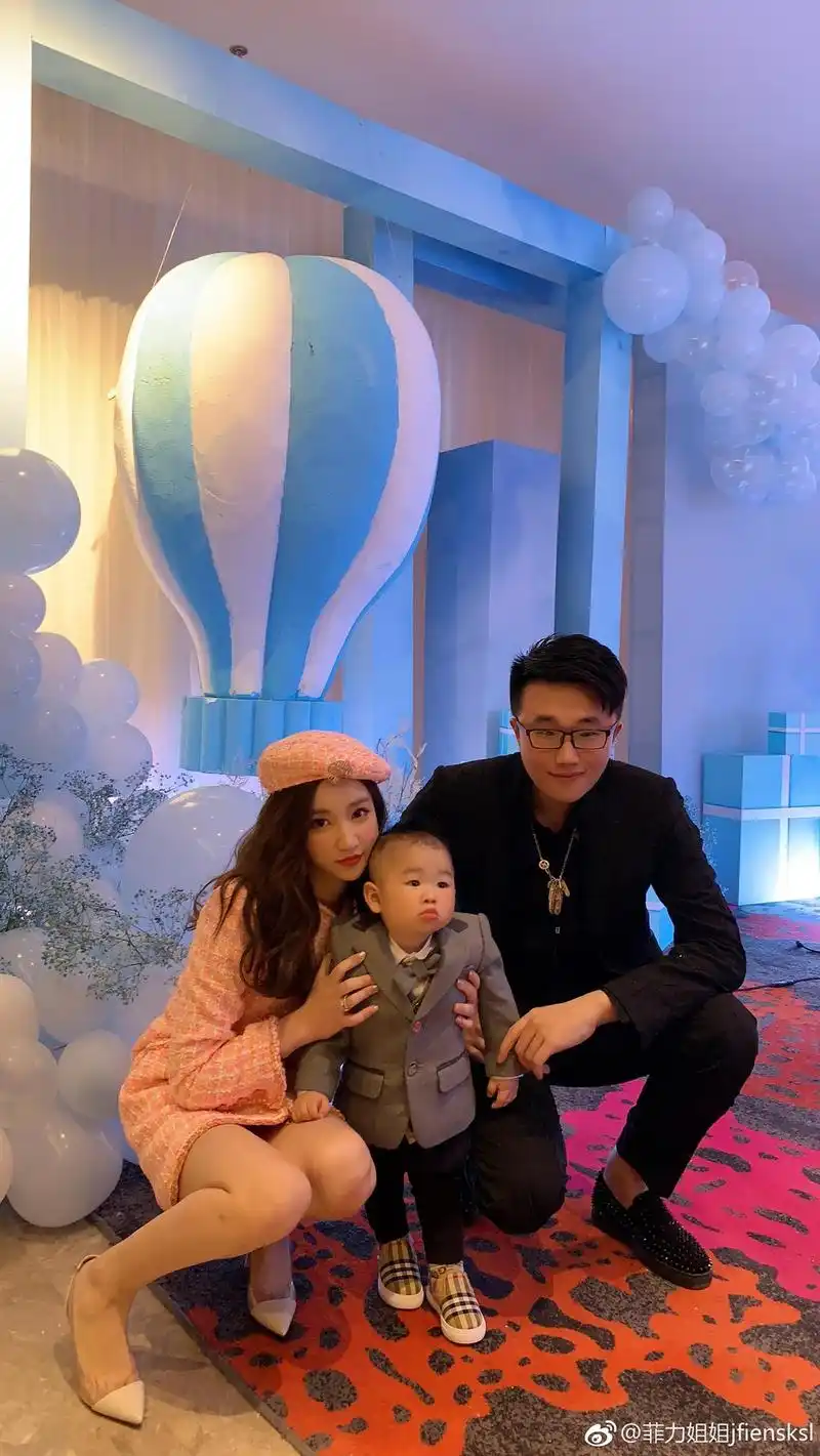 组图:网红雪梨为儿子打造豪华梦幻周岁宴 富二代老公现身_高清图集