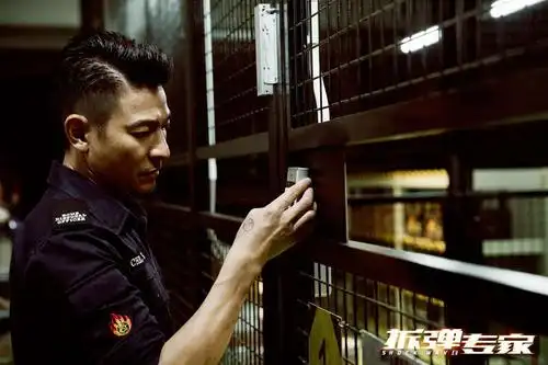 拆弹专家发布火力全开特辑开启五一档终极一炸