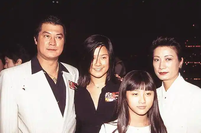 姜大卫夫妇为93岁白雪仙贺寿,邓光荣妻子罕露面,气质高贵大方_严纳