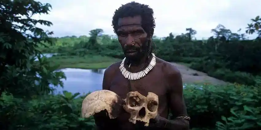 探秘恐怖食人族骷髅取水人肉为餐