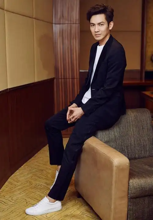 穿西装就像搞销售的你可能对西装有啥误解钟汉良混搭风也很帅