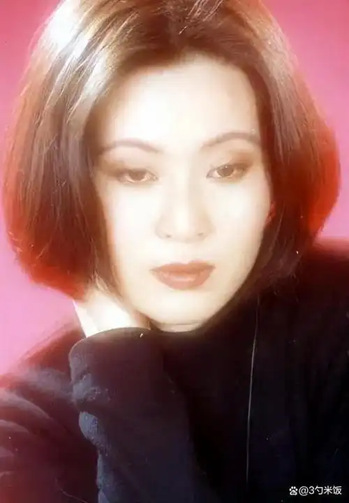 但看其近期的照片,却发现那个往日气质出挑,有着花容月貌的傅丽莉身材