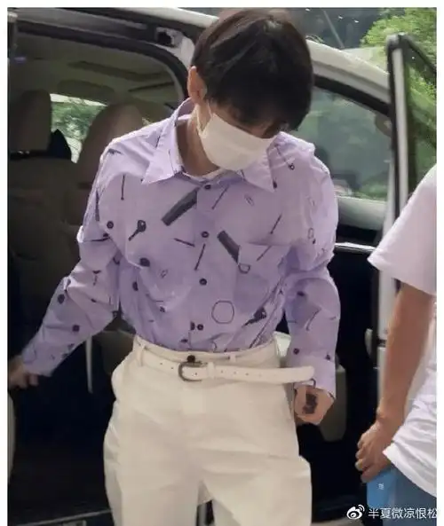 王俊凯的腰世间少有标准a4腰惊艳来袭p图都做不到