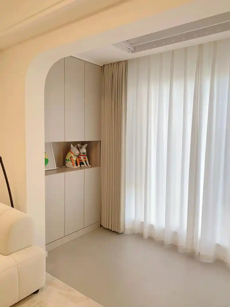 客厅选奶油色真的没后悔  78我家客厅是通刷菱花白乳胶漆,本身就是