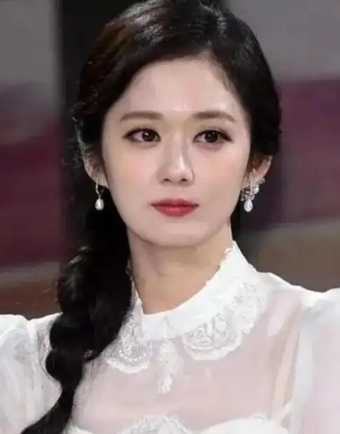 张娜拉晒自拍,41岁仍如少女,网友嘲讽已过气,在韩娱混不下去了