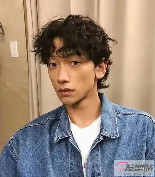 2021男生烫头推荐 最帅的烫发打造男神风_发型站_最新流行发型设计