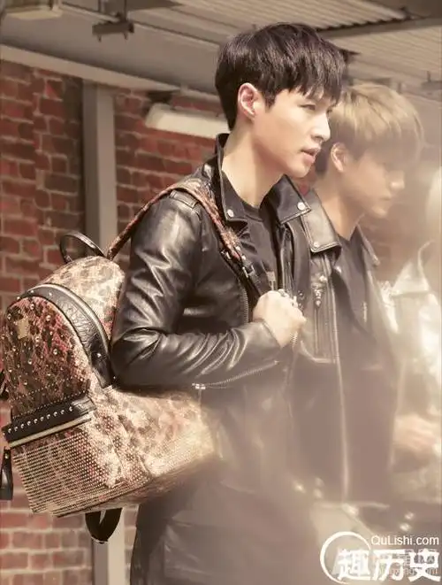 张艺兴时尚写真风格新颖exo代言包包帅气有型611