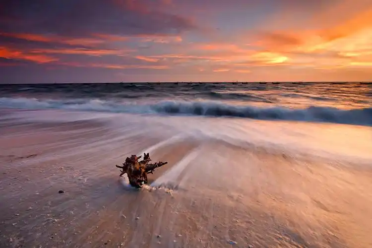 谁有海水的慢速照片(原图),如下图,谢谢