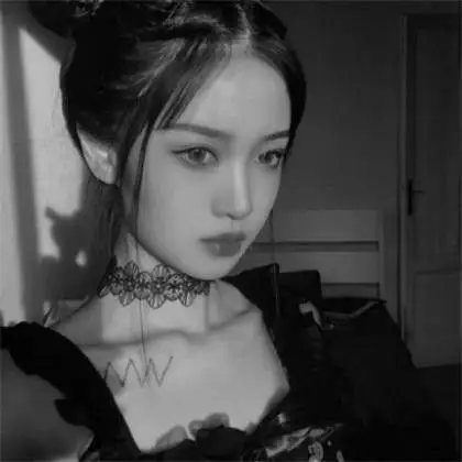 冷酷黑白女生头像眼中带着杀气高冷气质霸气女