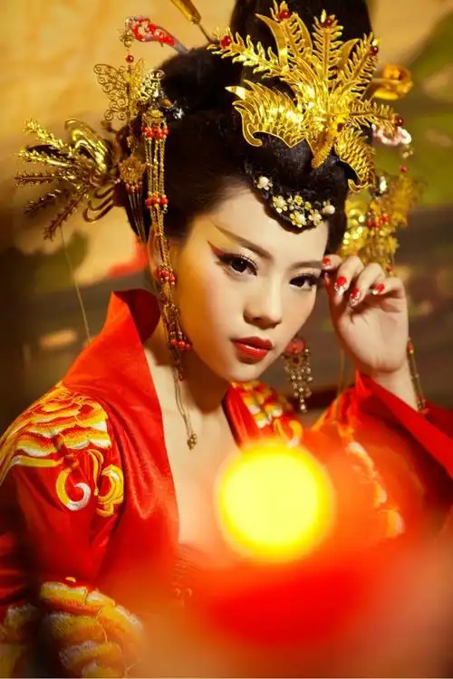 美女古装皇后性感霸气写真图片