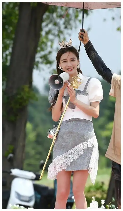 《跑男》第十期"baby的最佳男生"美照来啦,杨颖凤冠造型美爆了