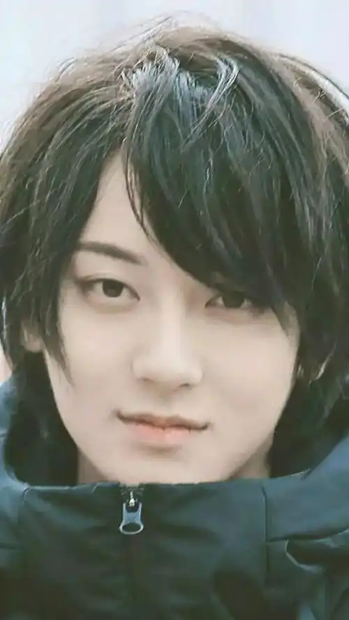 黄子韬这几张图在日本火了,看了没滤镜的真实容貌,你还敢认吗?