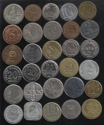 一组 各不相同 品种的 外国硬币 120个