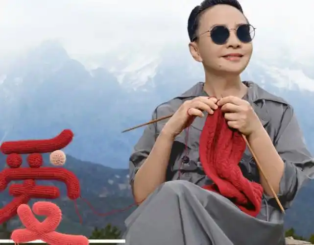 宋丹丹逛街被偶遇中性风打扮气场好强生图大小腿一般细太瘦了