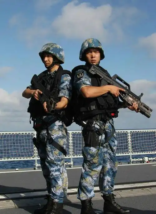 空军迷彩服(空军的各种服装)