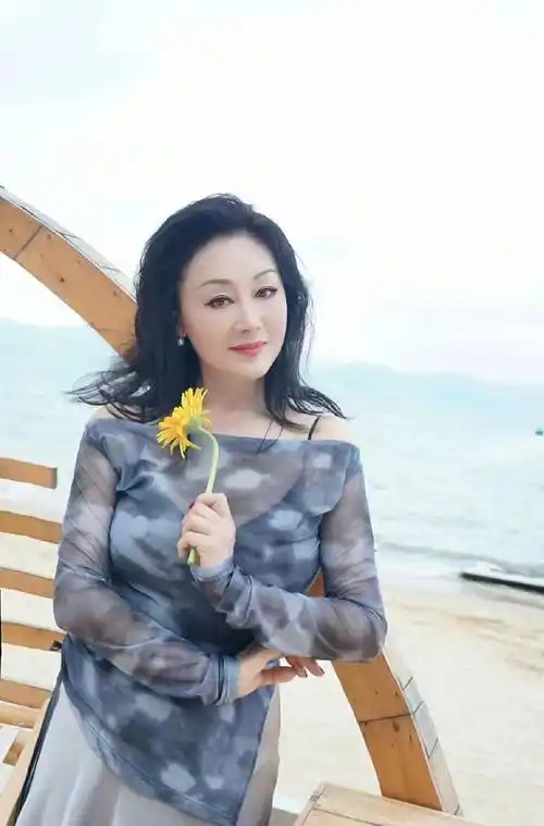 王姬与石兰,老一辈观众心目中的情欲戏女神_处理_电影_身材