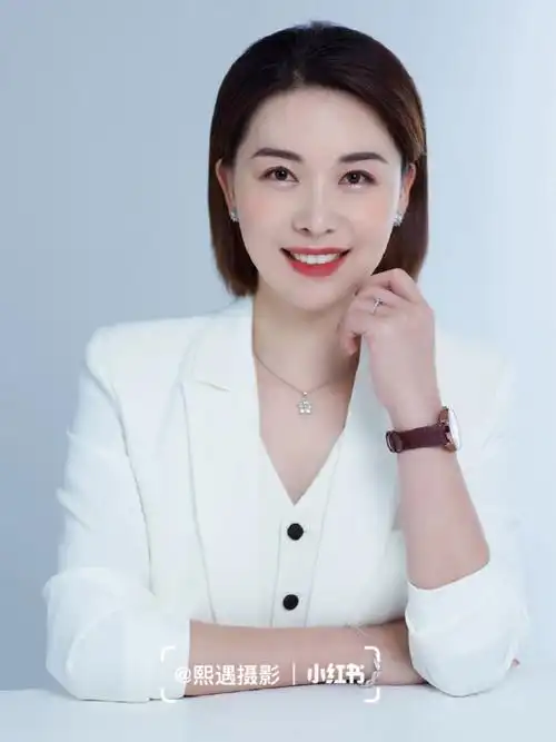 知性白西装拍出气场74不一样的职业形象照