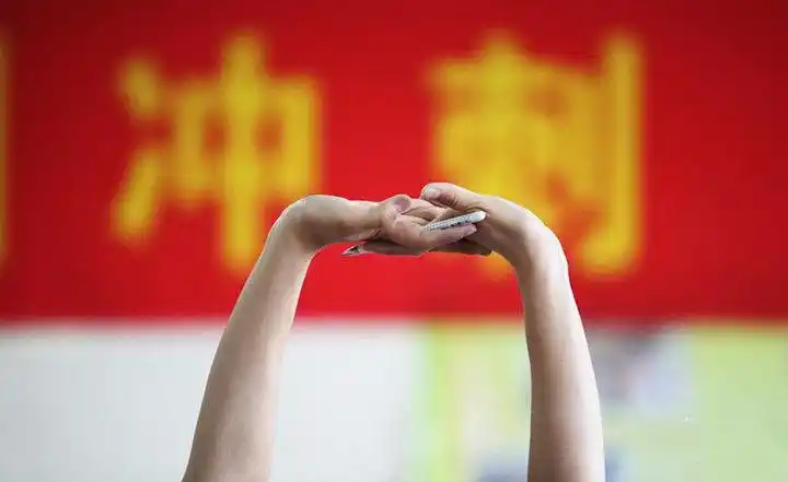 地方频道 常州 常州社会 班主任写信,家长录视频,学弟学妹送礼品