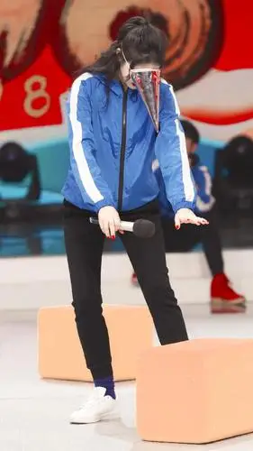 迪丽热巴壁纸:从头发到脚都是完美,即使是后脑勺也是惊人的美貌