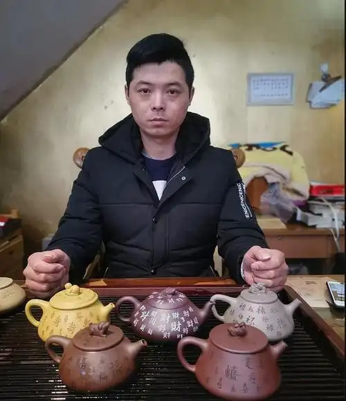 《景舟五式壶王》紫砂套组 创作老师:庞红亮 《景舟五式壶王》紫砂套