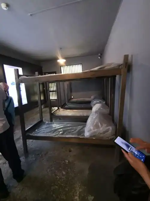 渣滓洞监狱牢房.